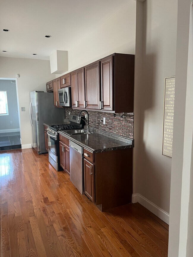 Foto del edificio - 422 N Collington Ave