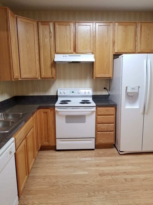 Kitchen - 5920 Great Star Dr