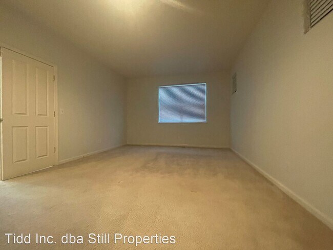 Building Photo - 2 br, 2.5 bath House - 1494 Eastmont Ave. #1