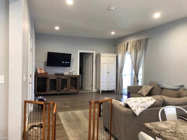 Building Photo - 2 br, 2 bath  - 35 Pope St Apt 1