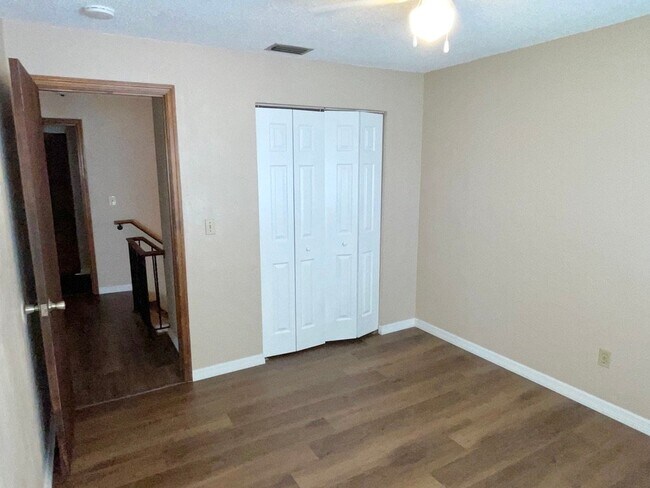 Foto del edificio - 2085 Oak Meadow Cir