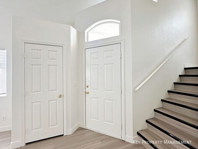 Building Photo - 9416 Moon Splash Ct