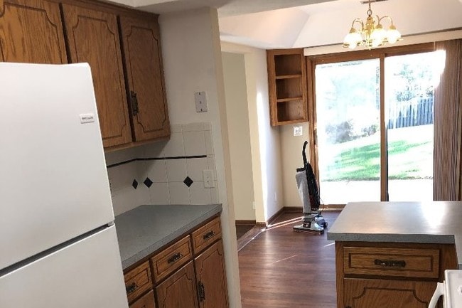 Kitchen looking into diningroom - 13305 Discovery Dr