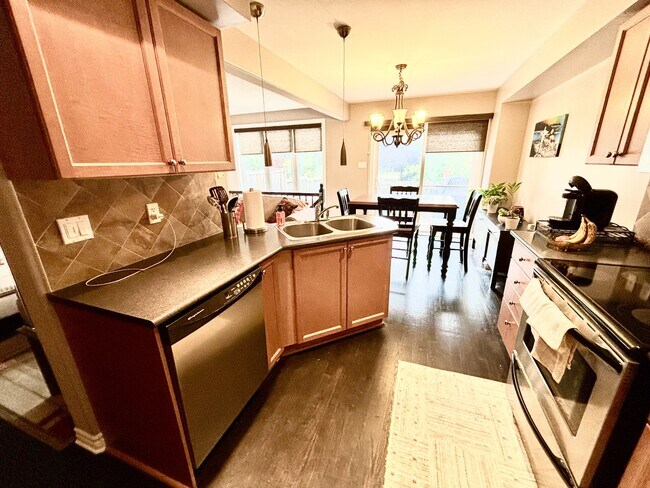Building Photo - 108 Talltree Crescent