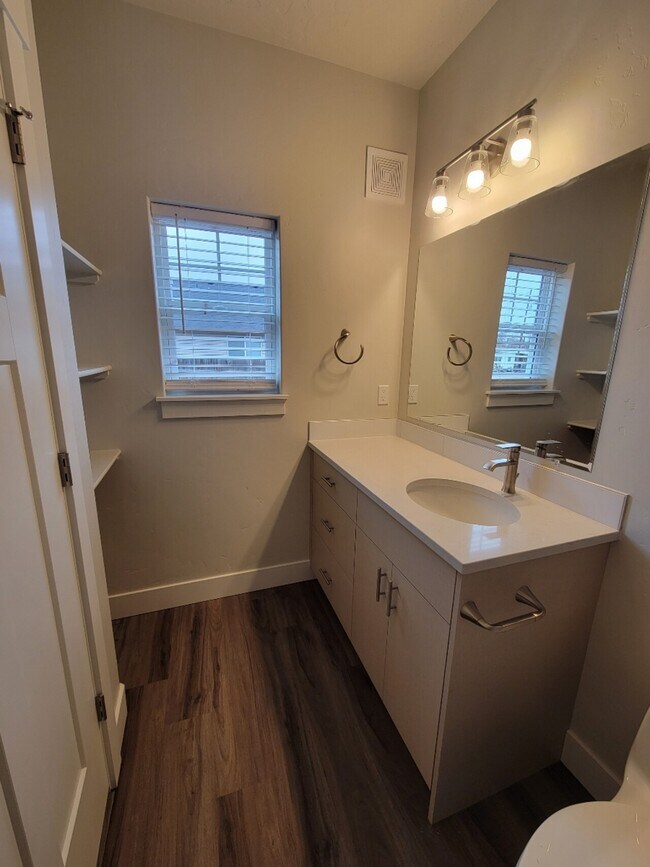 Building Photo - 702 E 6th Emmett