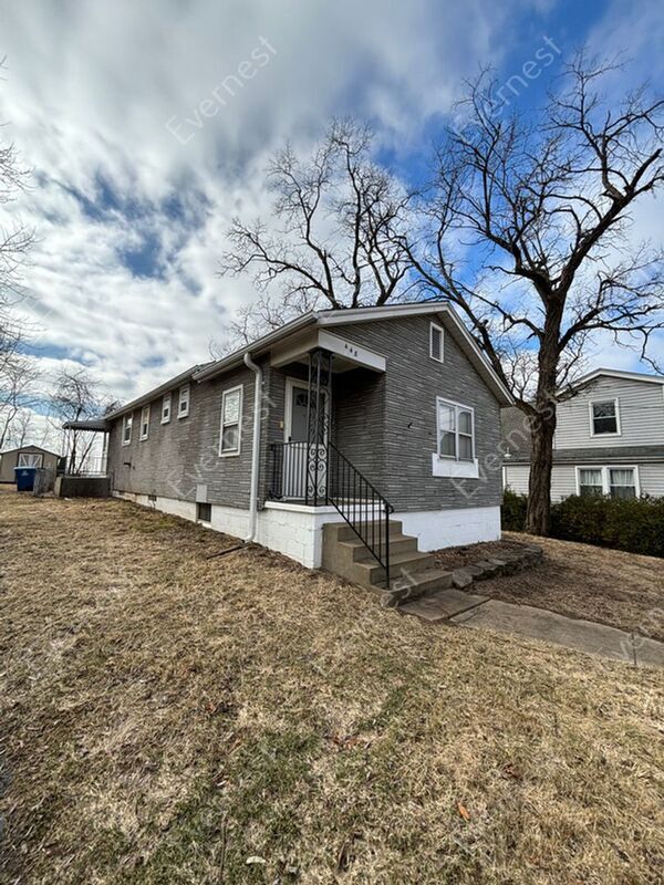 Primary Photo - 448 Adrian Dr