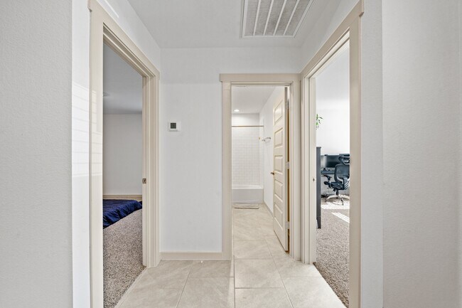 Building Photo - 30010 Reagans Rnch Dr