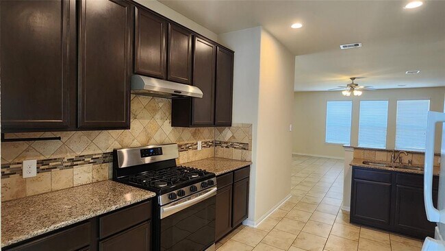 Foto del edificio - 18511 Each Elm Way