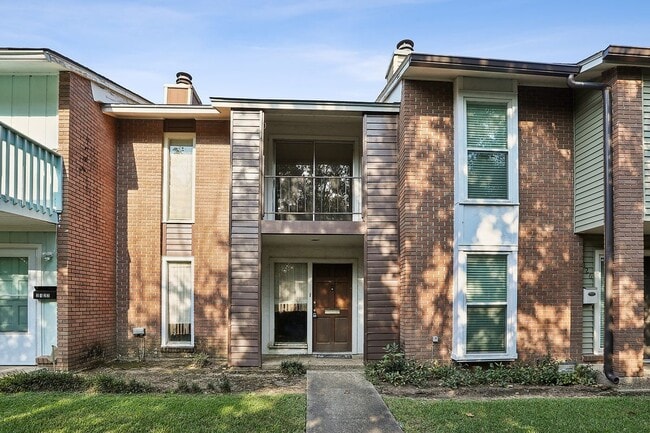 Building Photo - 2124 Stonehenge Ave