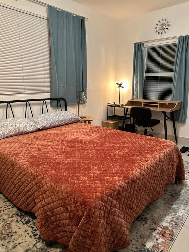 Foto del edificio - 1637 SW 16th St