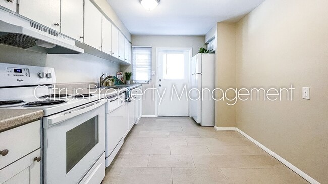 Building Photo - McLean Fairway 3032C