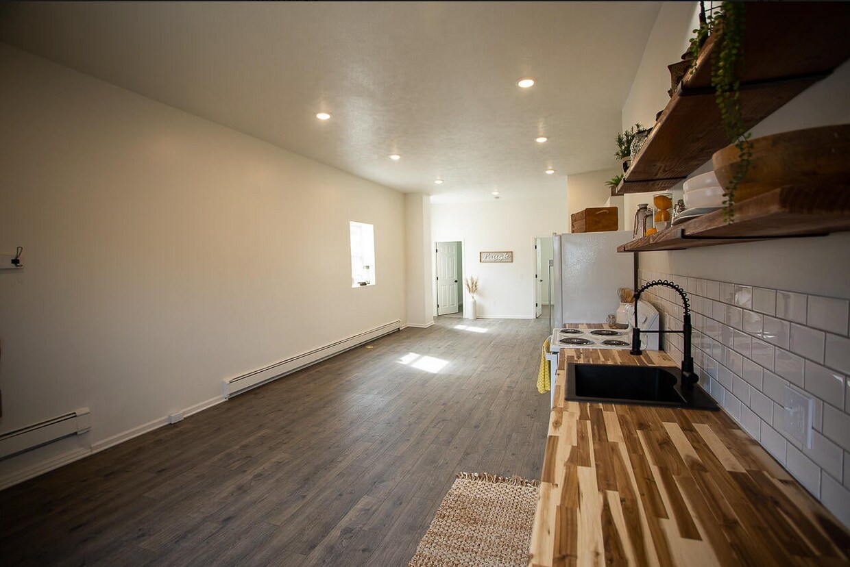 2287 Segwun Ave SE, Lowell, MI 49331 2287 Segwun Ave SE Lowell, MI