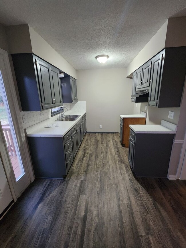 Building Photo - COMING SOON!! Liberty Home 3 Bed 2 Bath 2 ...