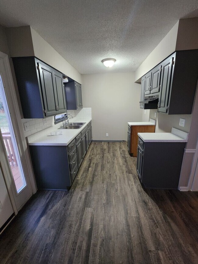 Foto del edificio - NEW RATE - Available Now!! Liberty Home 3 ...