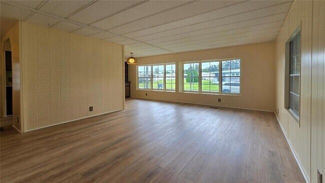 Foto del edificio - 7393 Fairlane Ave