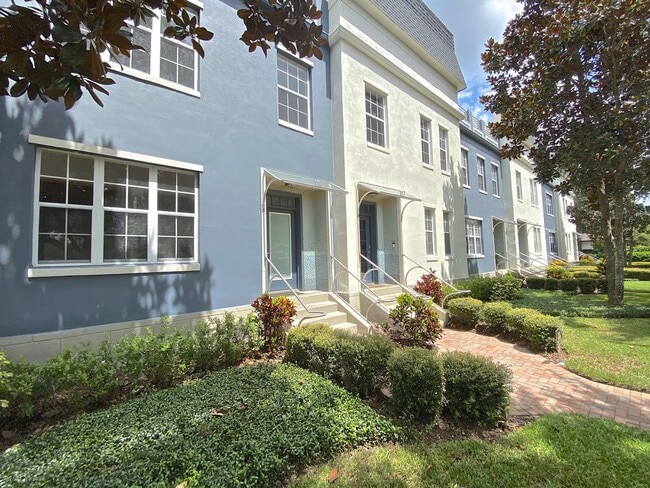 Building Photo - Stunning and Unique Luxury Town Home for R...