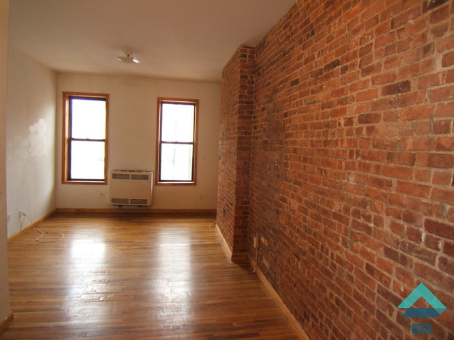 Building Photo - 1064 Myrtle Ave
