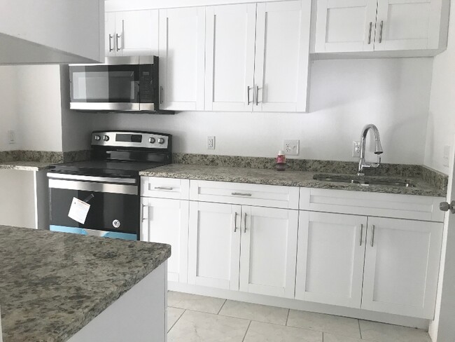 Foto del edificio - 3619 E 33rd Ave