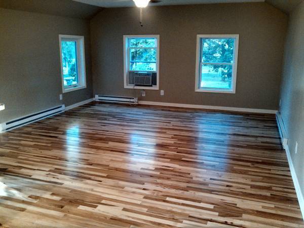 Building Photo - 2 Bdrm/1 Bath  - Lake Geneva upper duplex