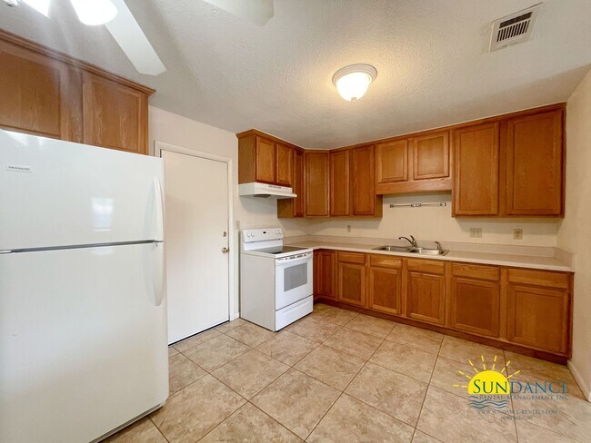 Foto del edificio - Charming 3-Bedroom plus Office located in between Hurlburt and Eglin AFB!