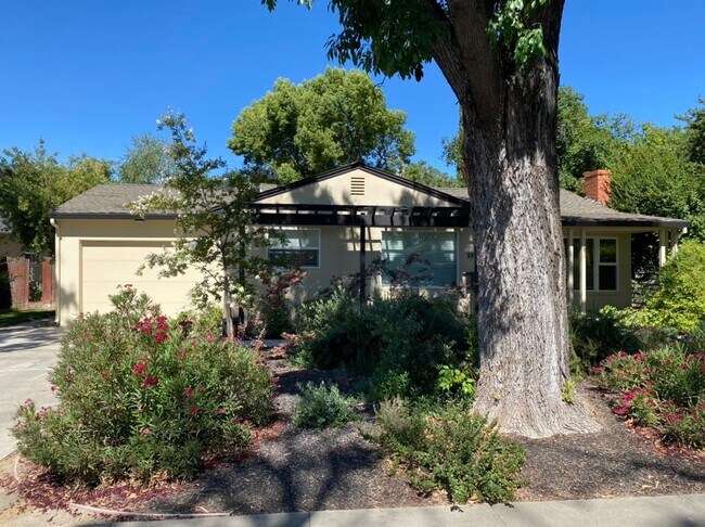 Building Photo - 2 bedroom bungalow in La Loma neighborhood!