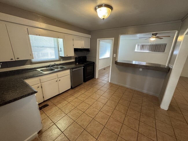 Building Photo - 4500 Schaer St