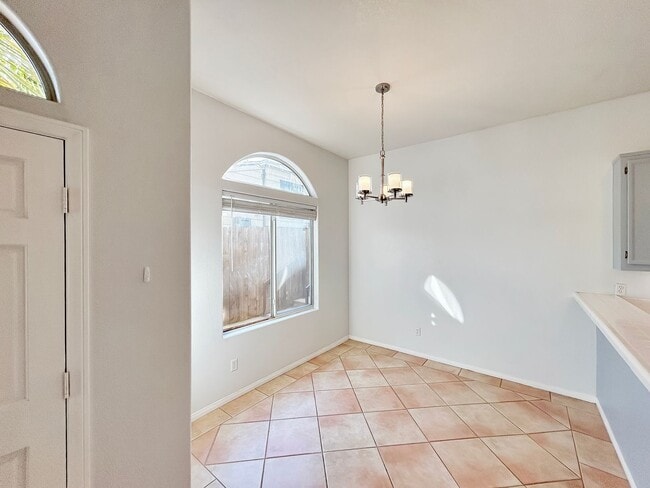 Foto del edificio - Beautiful 3BD/2.5BA W/ Attached Garage and In-Unit Laundry in Pacific Beach!