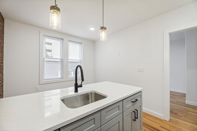 Building Photo - 518 51st St