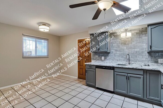 Building Photo - 944 N Catalina Ave
