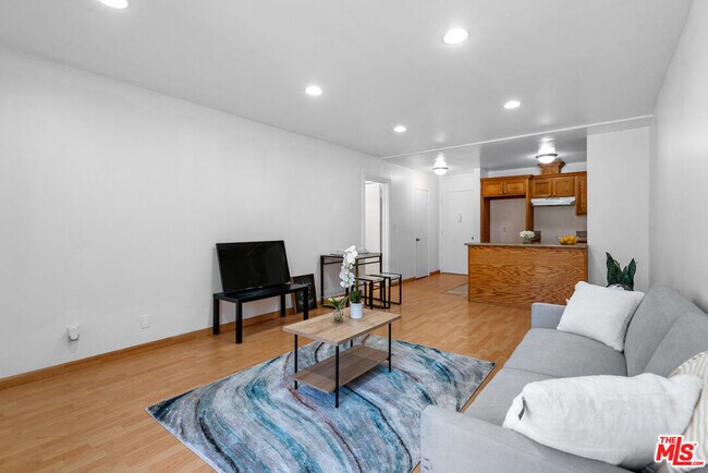 Foto del edificio - 425 S Kenmore Ave