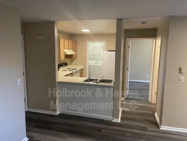 Building Photo - 4531 Boardwalk Dr