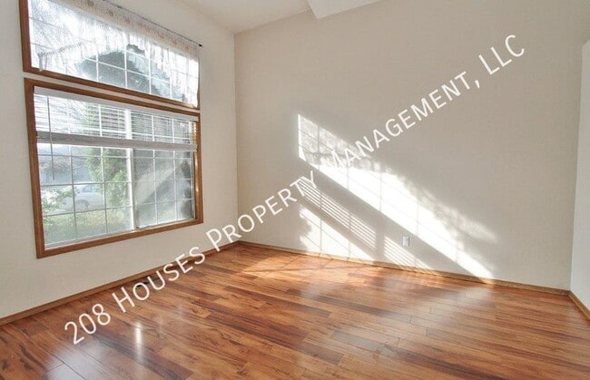 Building Photo - Solid Home on Quiet Cul-de-sac
