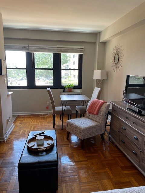 Foto del edificio - 1202 S Washington St