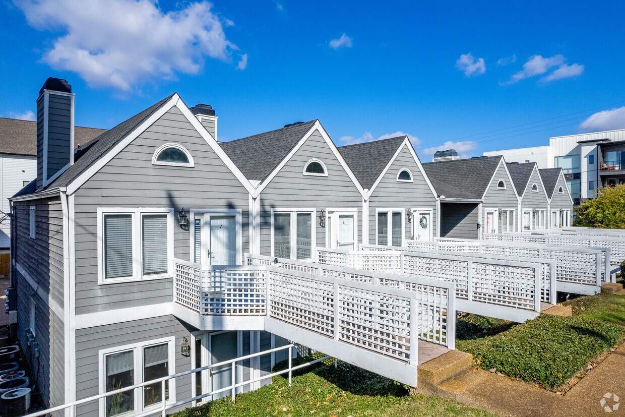 Primary Photo - West End Square Condominiums