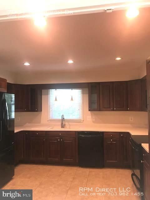 Building Photo - GORGEOUS AND MOVE IN READY!!