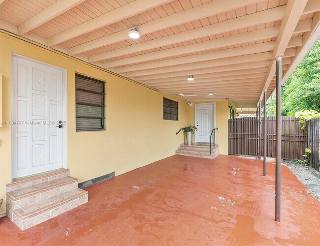 Foto del edificio - 6534 SW 27th St