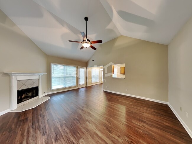 Building Photo - 4040 Monarch Dr