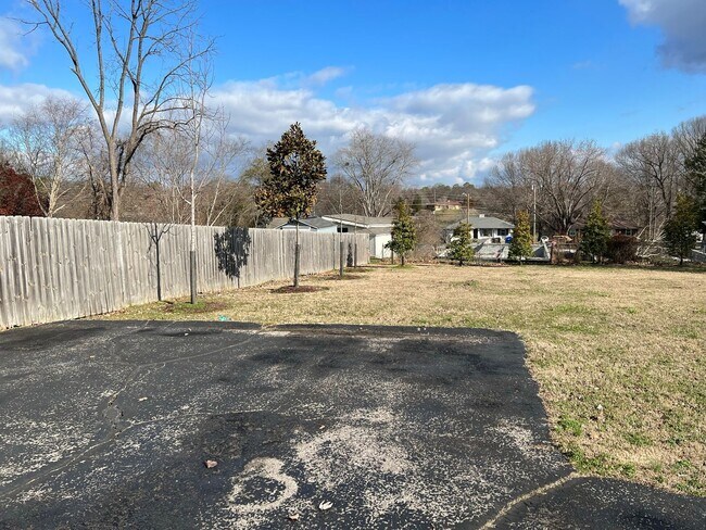 Photo - 2411 Chapman Dr House