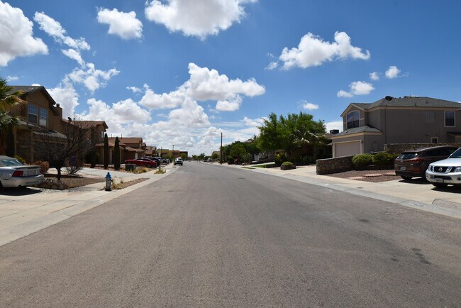 Building Photo - 3337 Tierra Fertil Dr