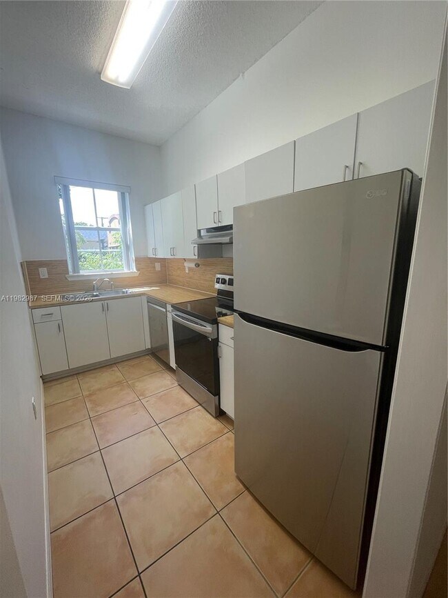 Foto del edificio - 3421 SW 25th St