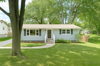 Building Photo - 1711 Beach Rd
