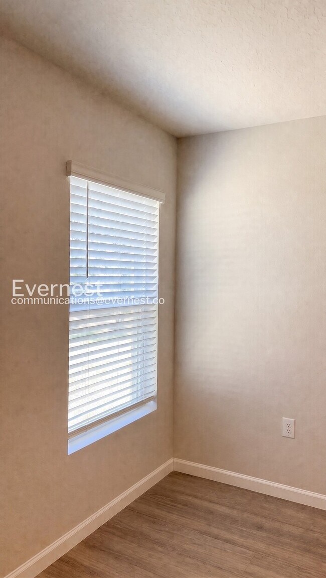 Foto del edificio - 3 Bed, 2 Bath Home with Attached Garage / Pet-Friendly / Coming Soon!