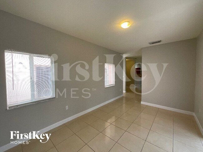 Foto del edificio - 377 NE 29th Terrace