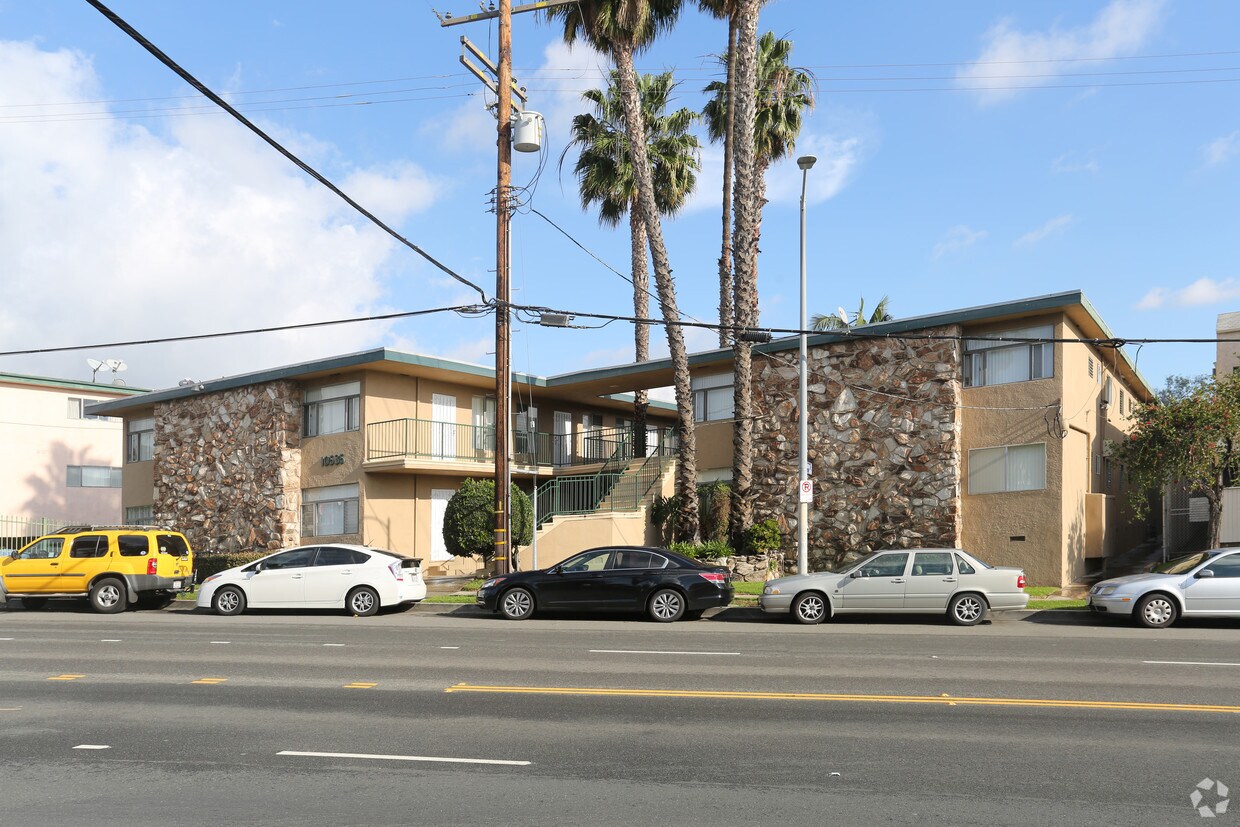 Primary Photo - 10535 National Blvd