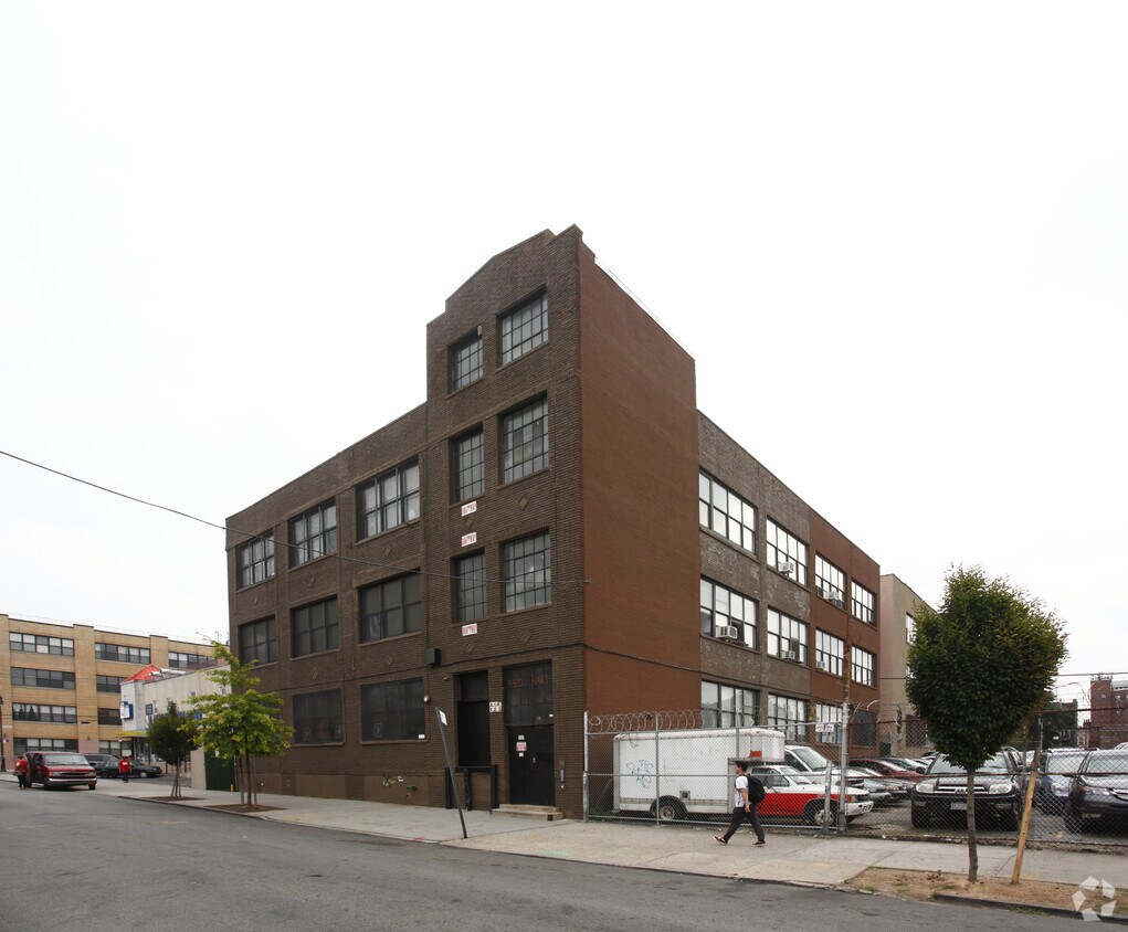 Building Photo - 950-956 Hart St