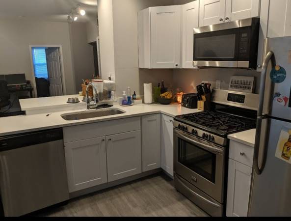 Foto del edificio - 520 N May St