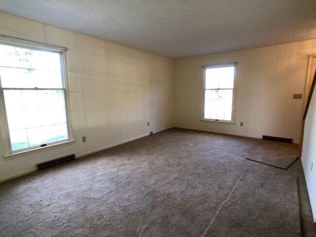 Foto del edificio - EXCEPTIONAL 2 Bedroom, 1 1/2 Bath Duplex Available!