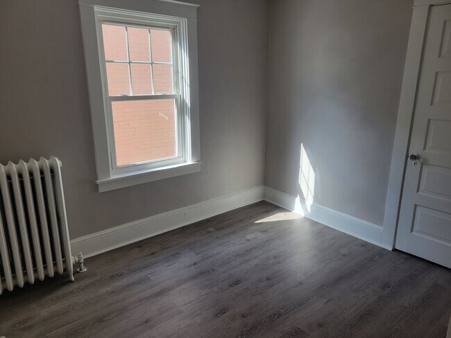 Foto del edificio - Spacious 4 bedroom House