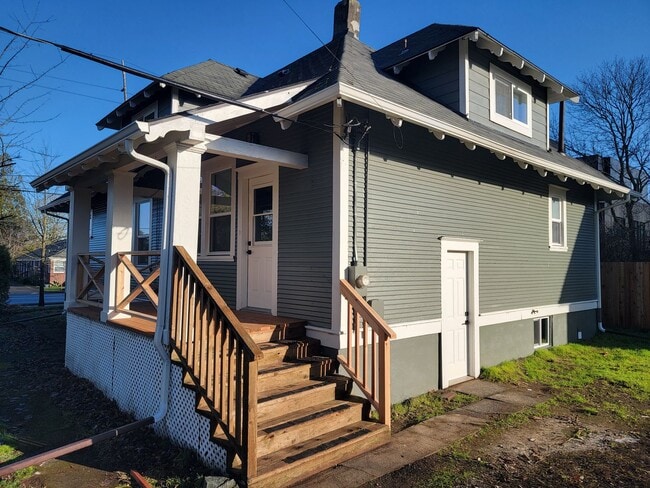 Photo - Don’t Miss This! Spacious 2 Bed, 2 Bath in North Portland House