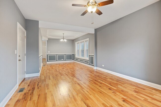 Foto del edificio - 1249 N Mason Ave